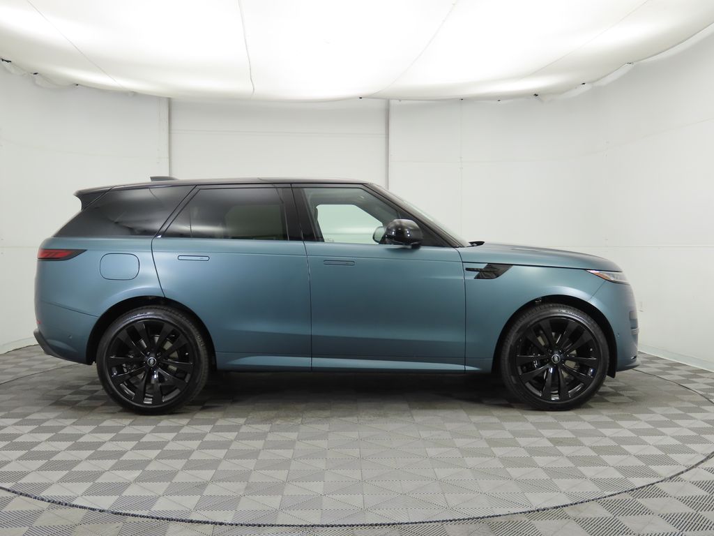 2025 Land Rover Range Rover Sport SE photo 4