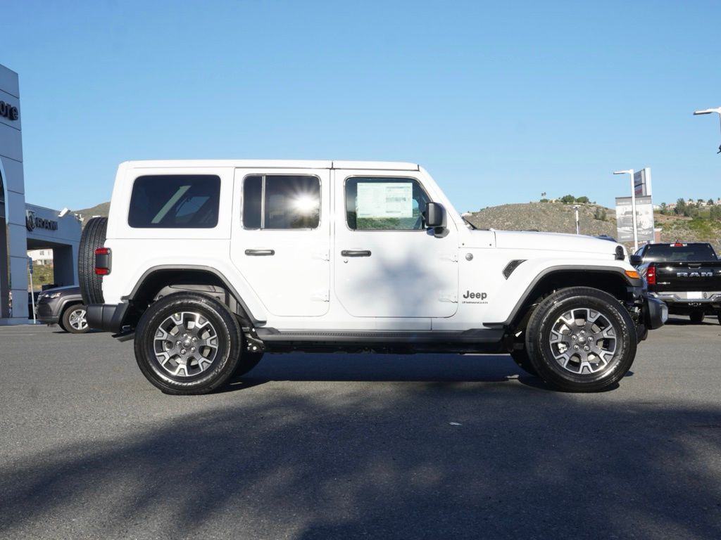 New 2026 Bright White Clear-Coat Exterior Paint Jeep Sahara image 2
