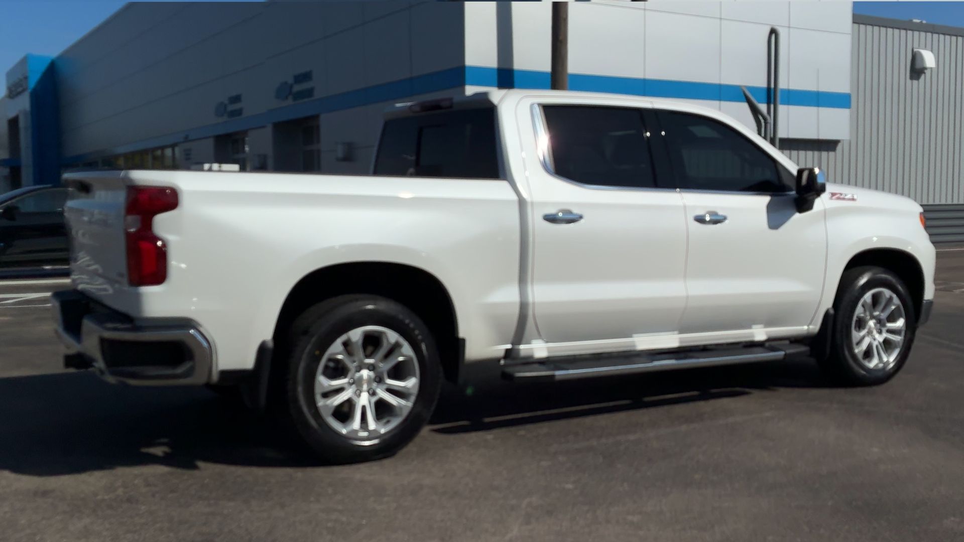 2024 Chevrolet Silverado 1500 LTZ photo 2