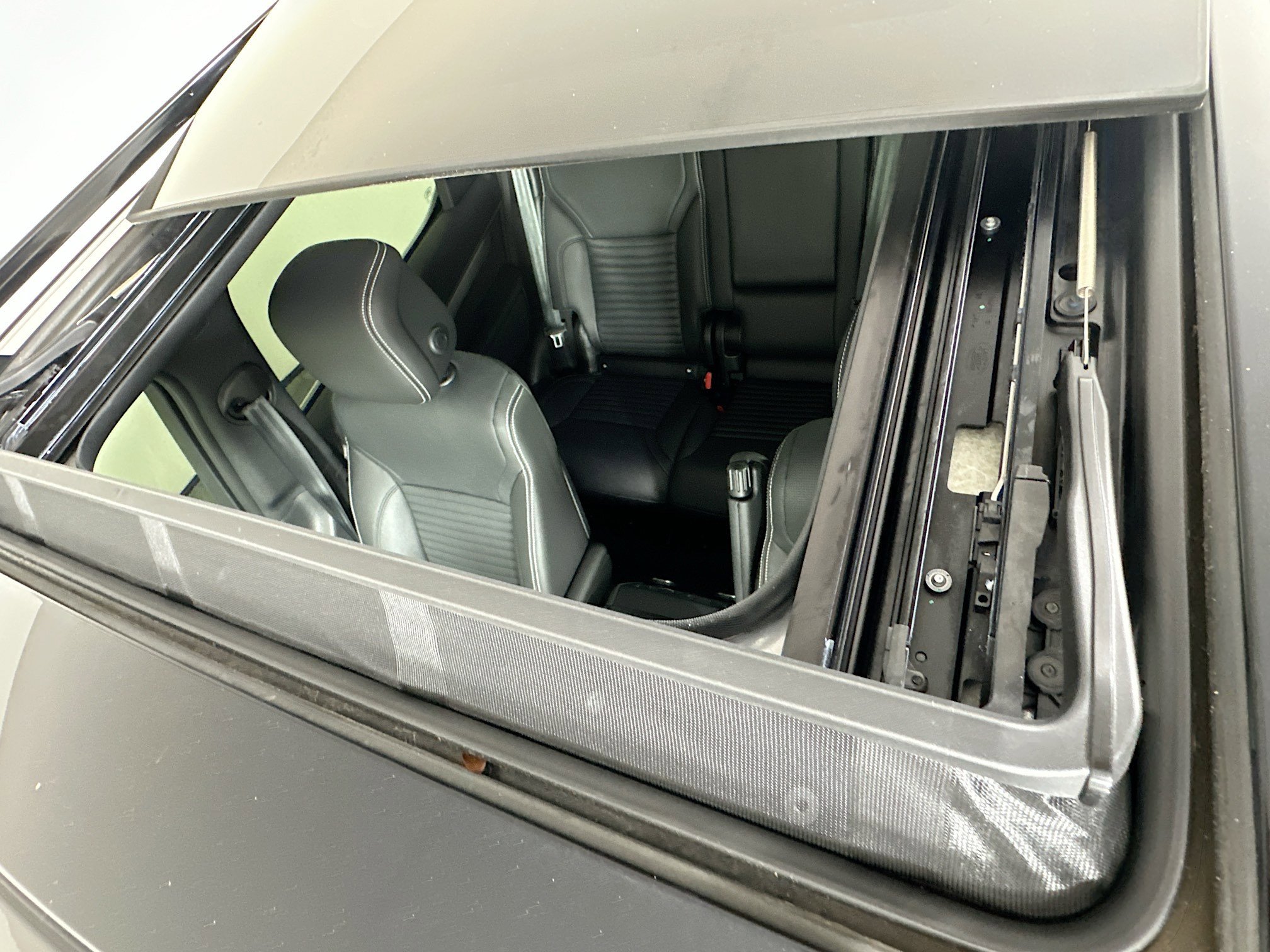 2024 Land Rover Discovery SE photo 13