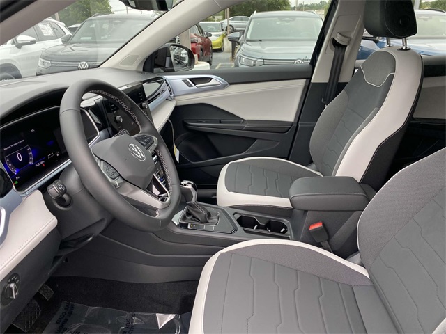 2025 Volkswagen Taos SE photo 12