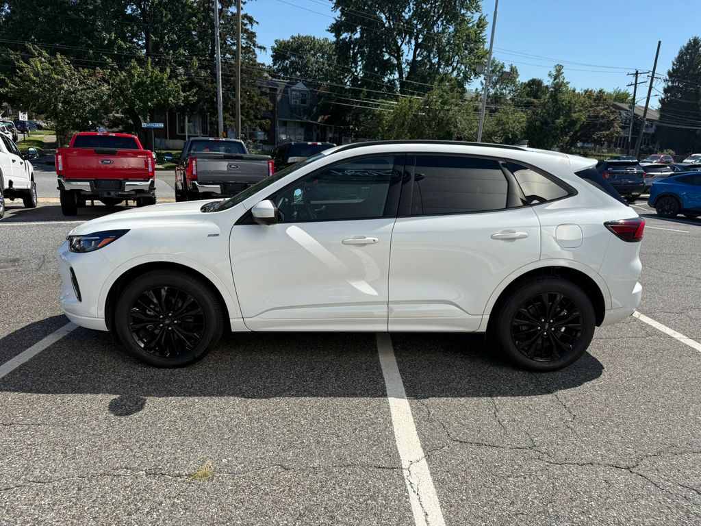 2023 Ford Escape ST-Line Elite photo 3