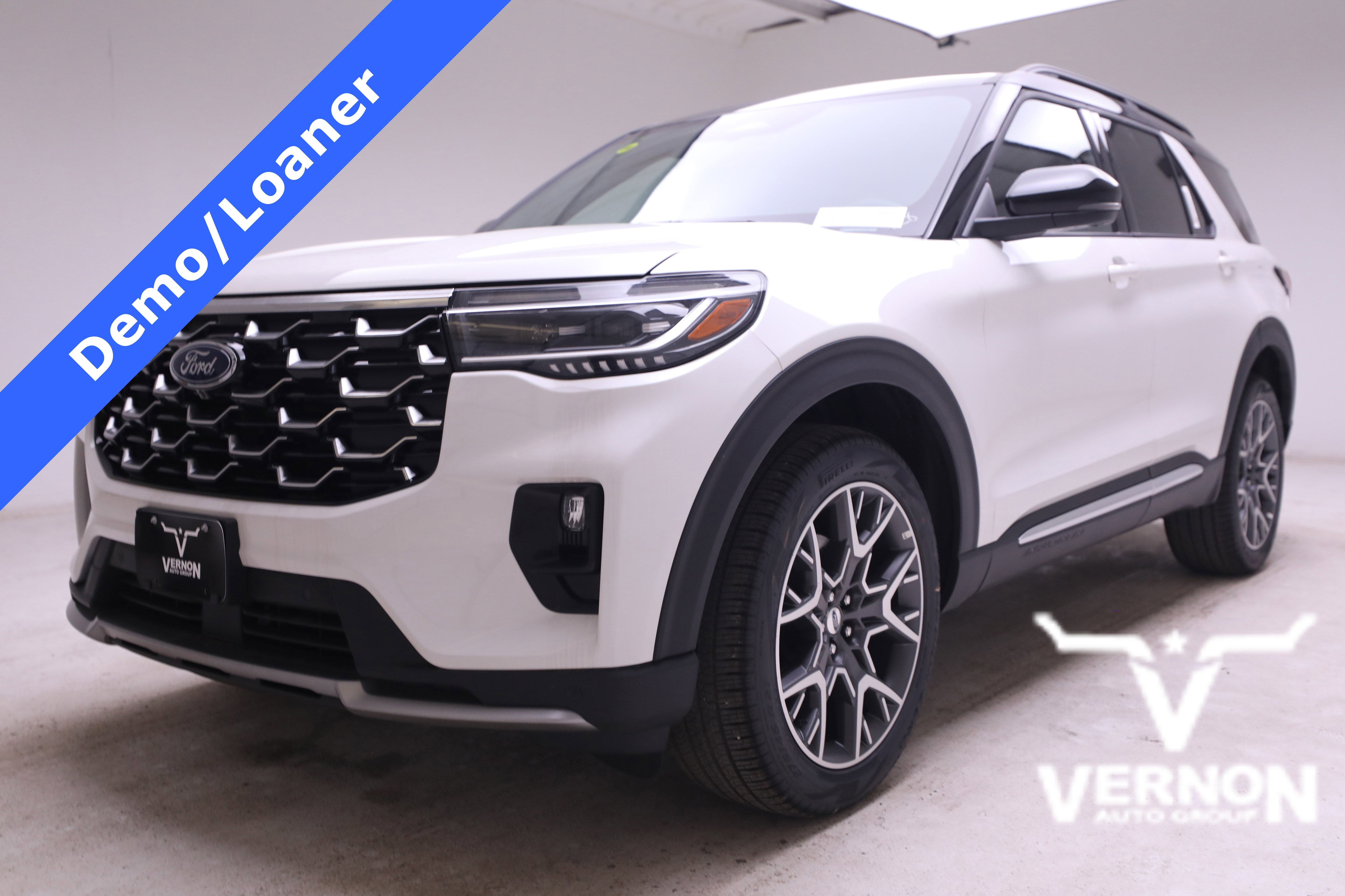 2025 Ford Explorer Platinum's photo