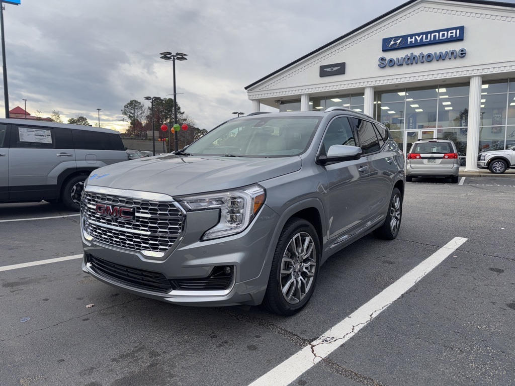 2024 GMC Terrain Denali's photo
