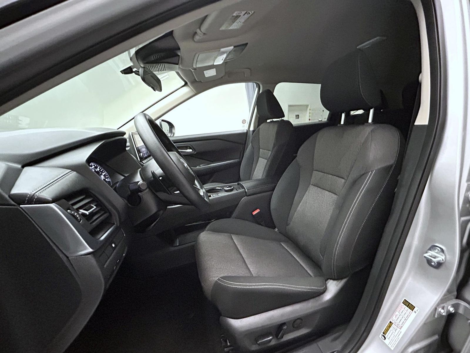 2024 Nissan Rogue SV photo 10