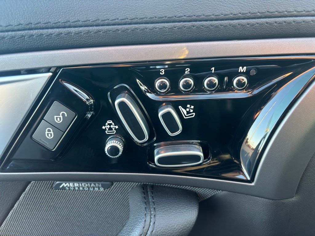 2016 Jaguar F-TYPE Base photo 10