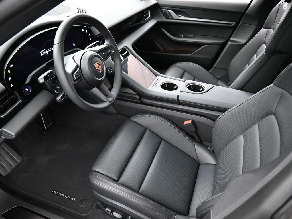 2025 Porsche Taycan photo 4