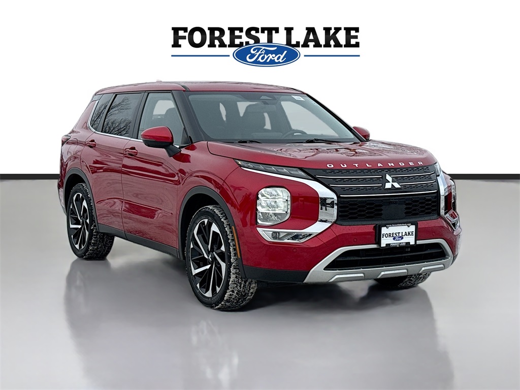 2023 Mitsubishi Outlander SE's photo