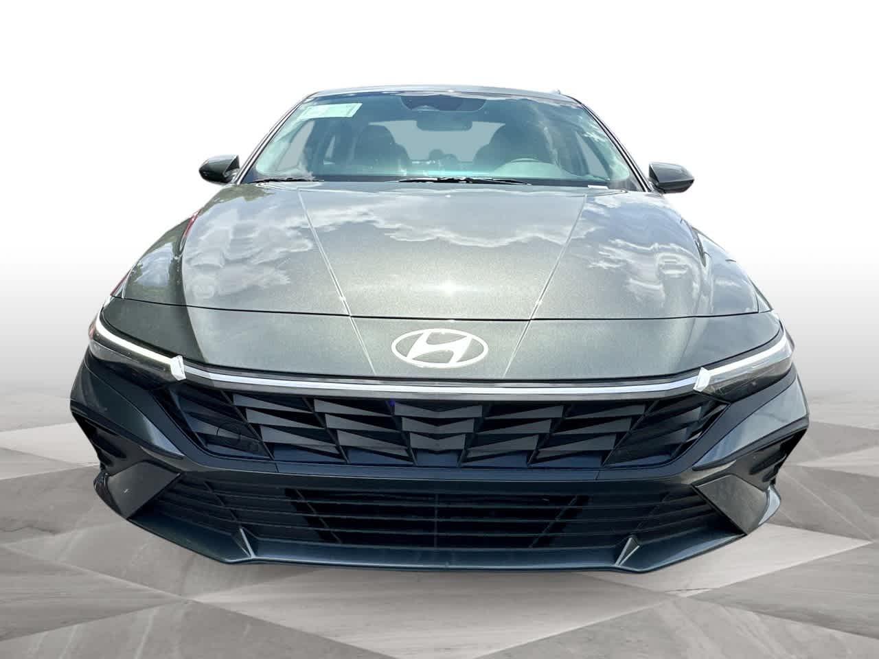 2025 Hyundai Elantra SE photo 3