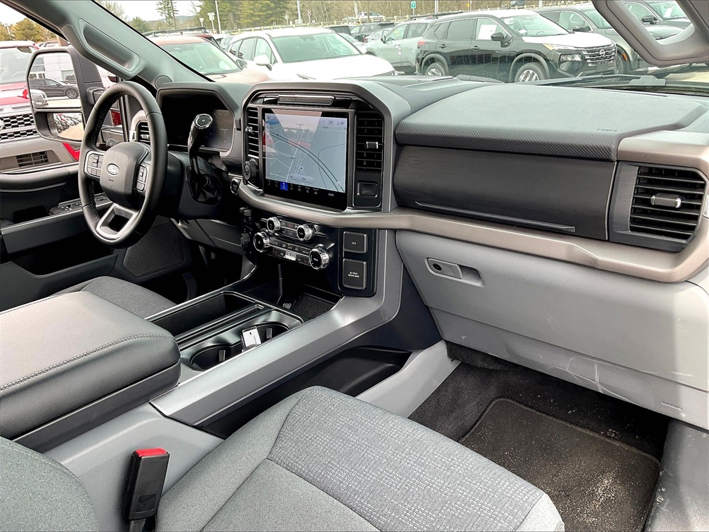 2025 Ford F-150 XLT photo 9