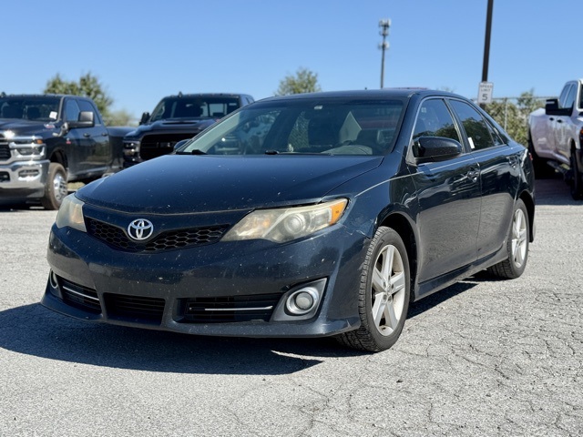2014 Toyota Camry SE photo 2