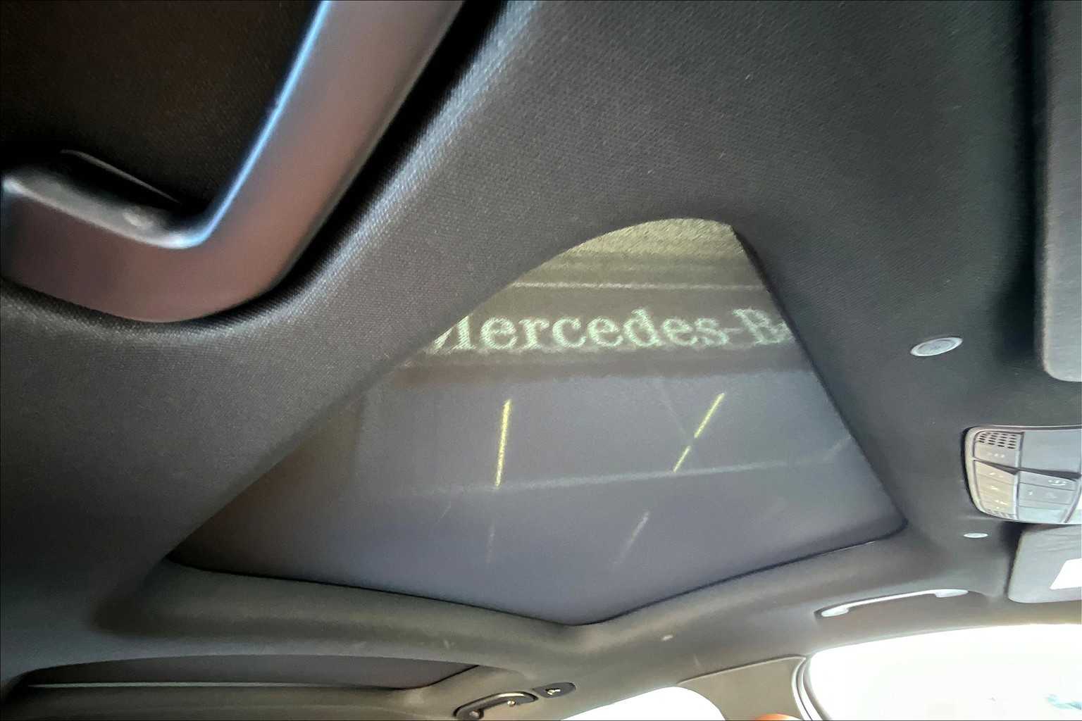 2022 Mercedes Benz GLC 300 photo 12