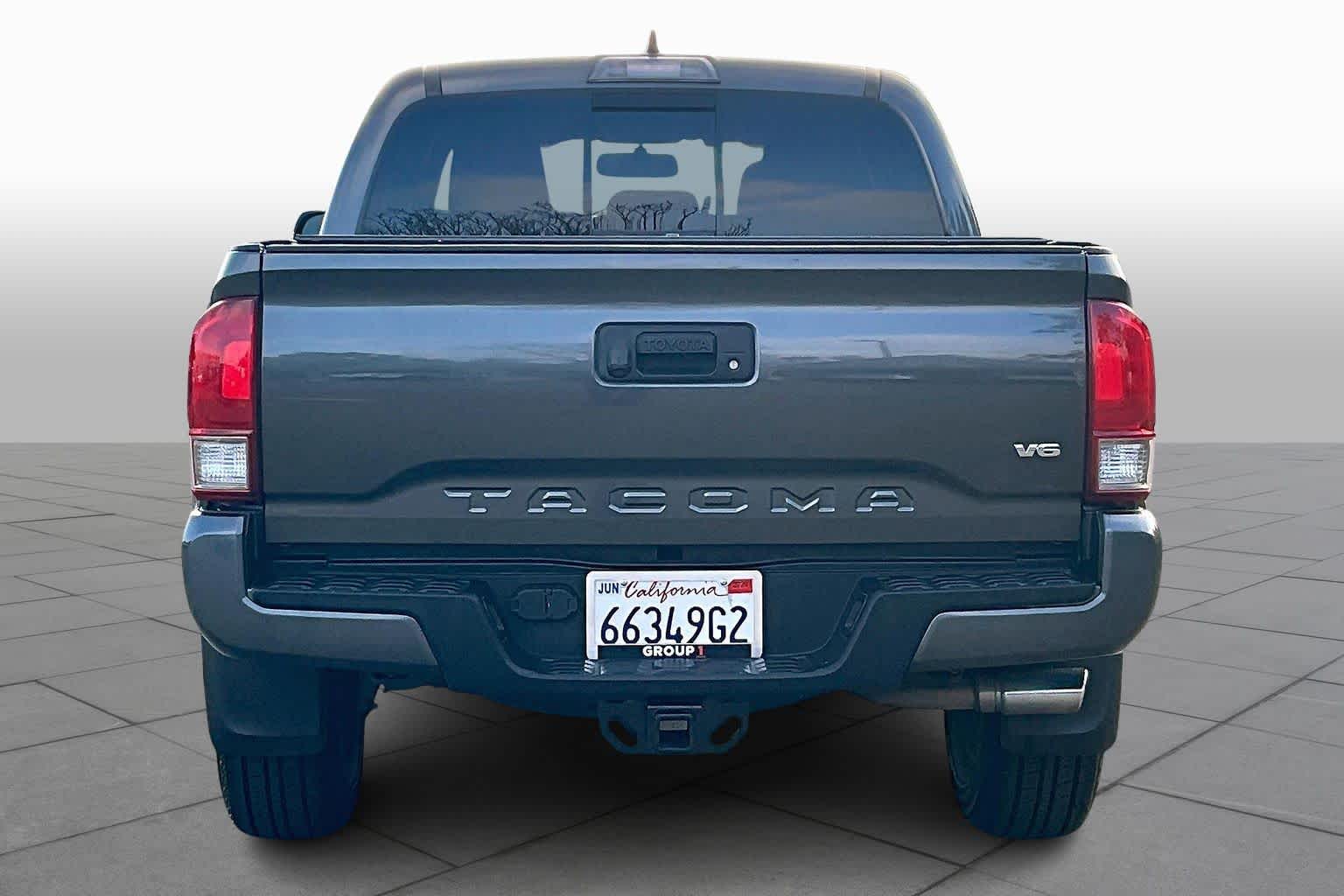 2017 Toyota Tacoma TRD Sport Double Cab V6 photo 4