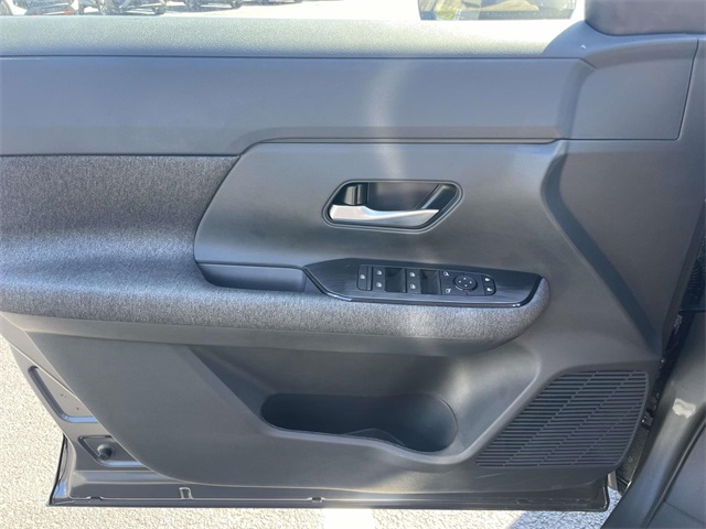 2025 Nissan Kicks SV photo 21