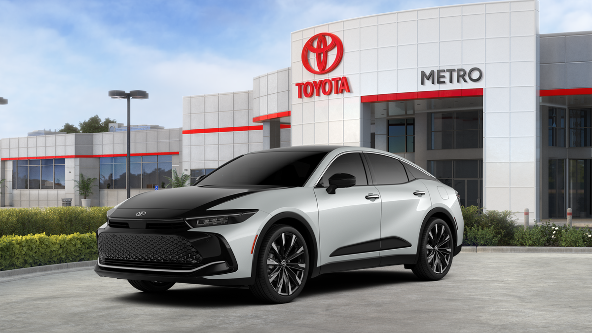 2026 Toyota Crown Platinum's photo