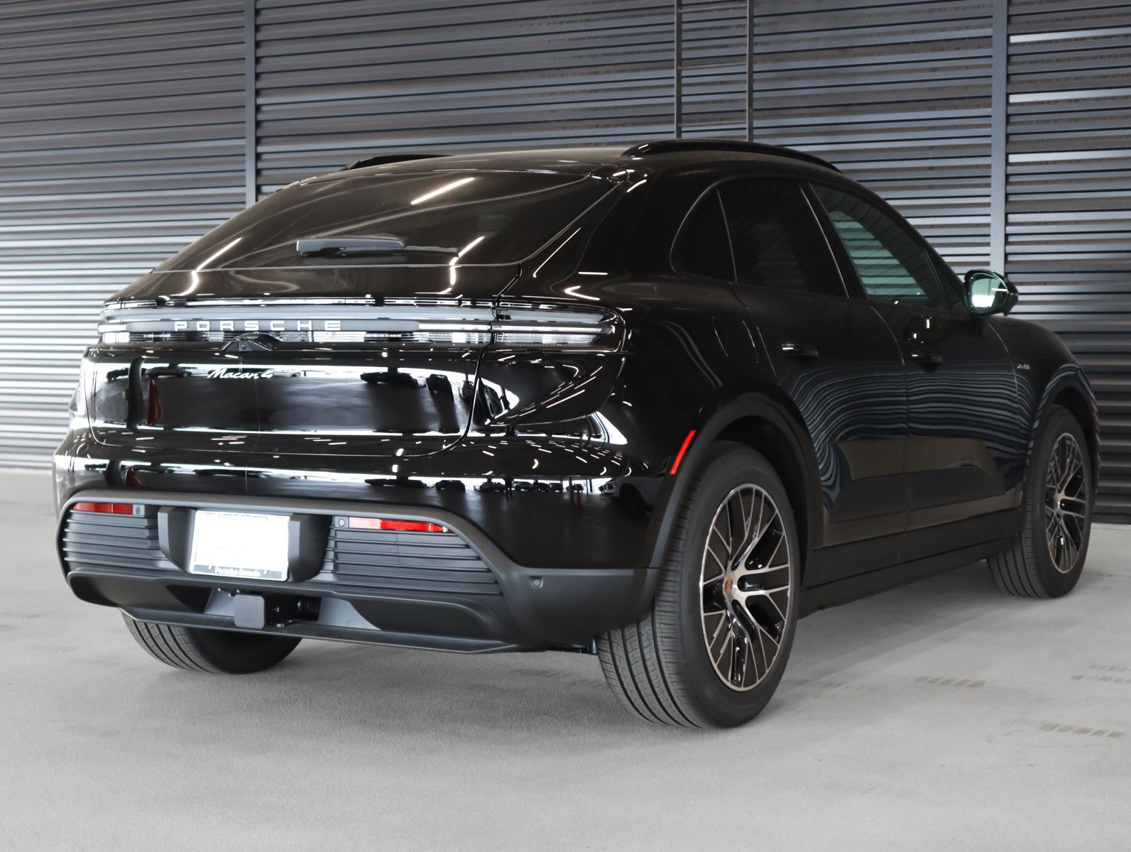 2025 Porsche Macan Electric 4 photo 10