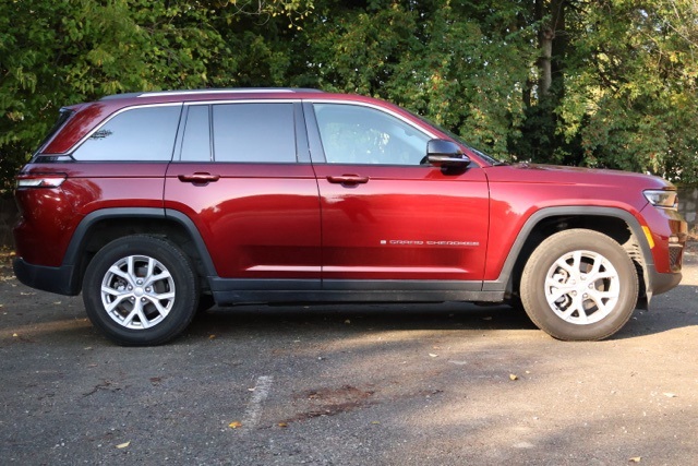 2024 Jeep Grand Cherokee Limited photo 3