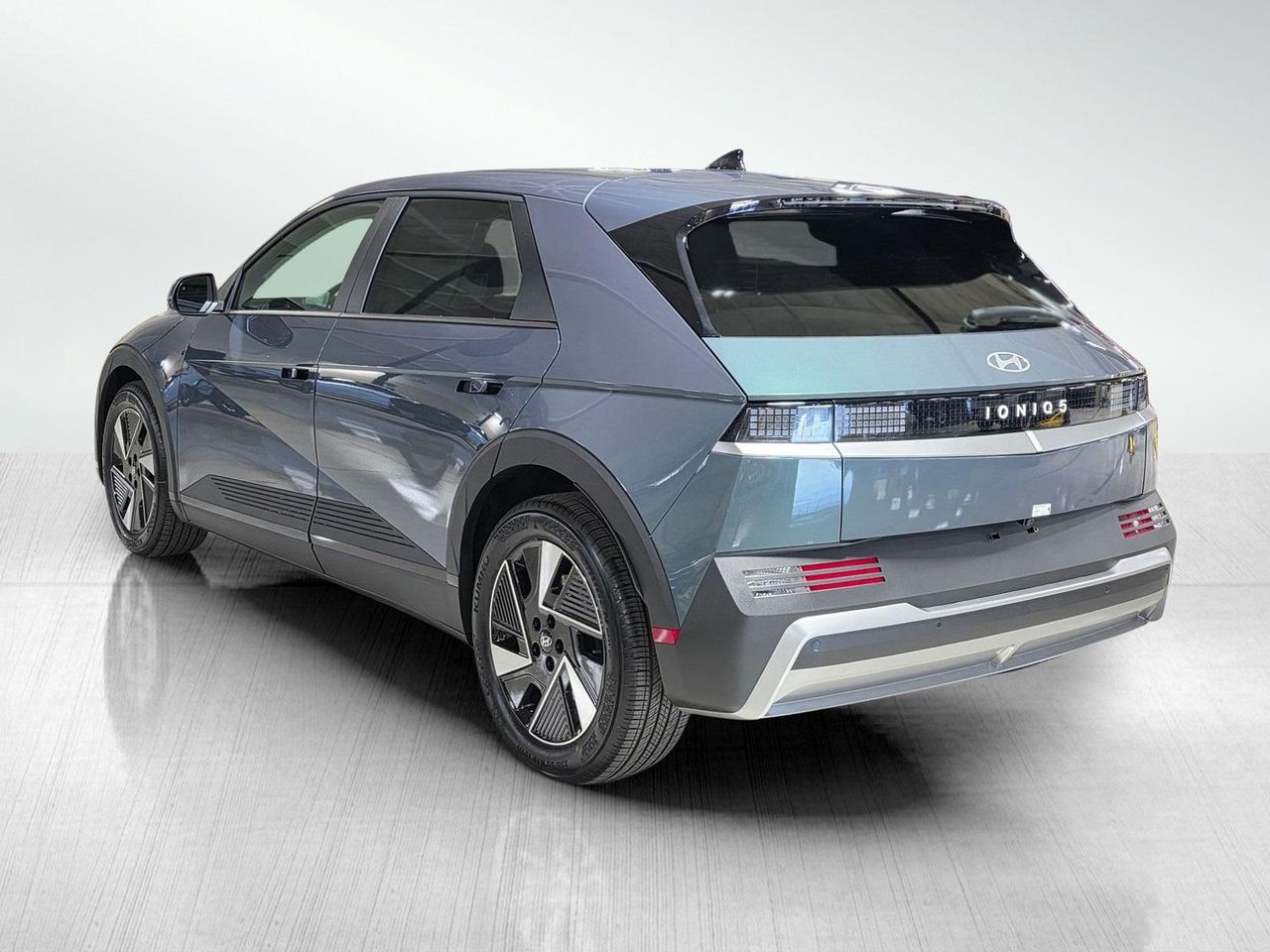 2026 Hyundai Ioniq 5 SEL photo 4