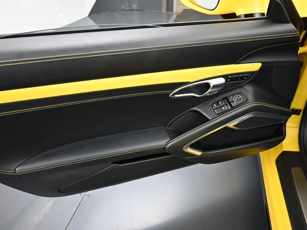2016 Porsche 911 Turbo S photo 19
