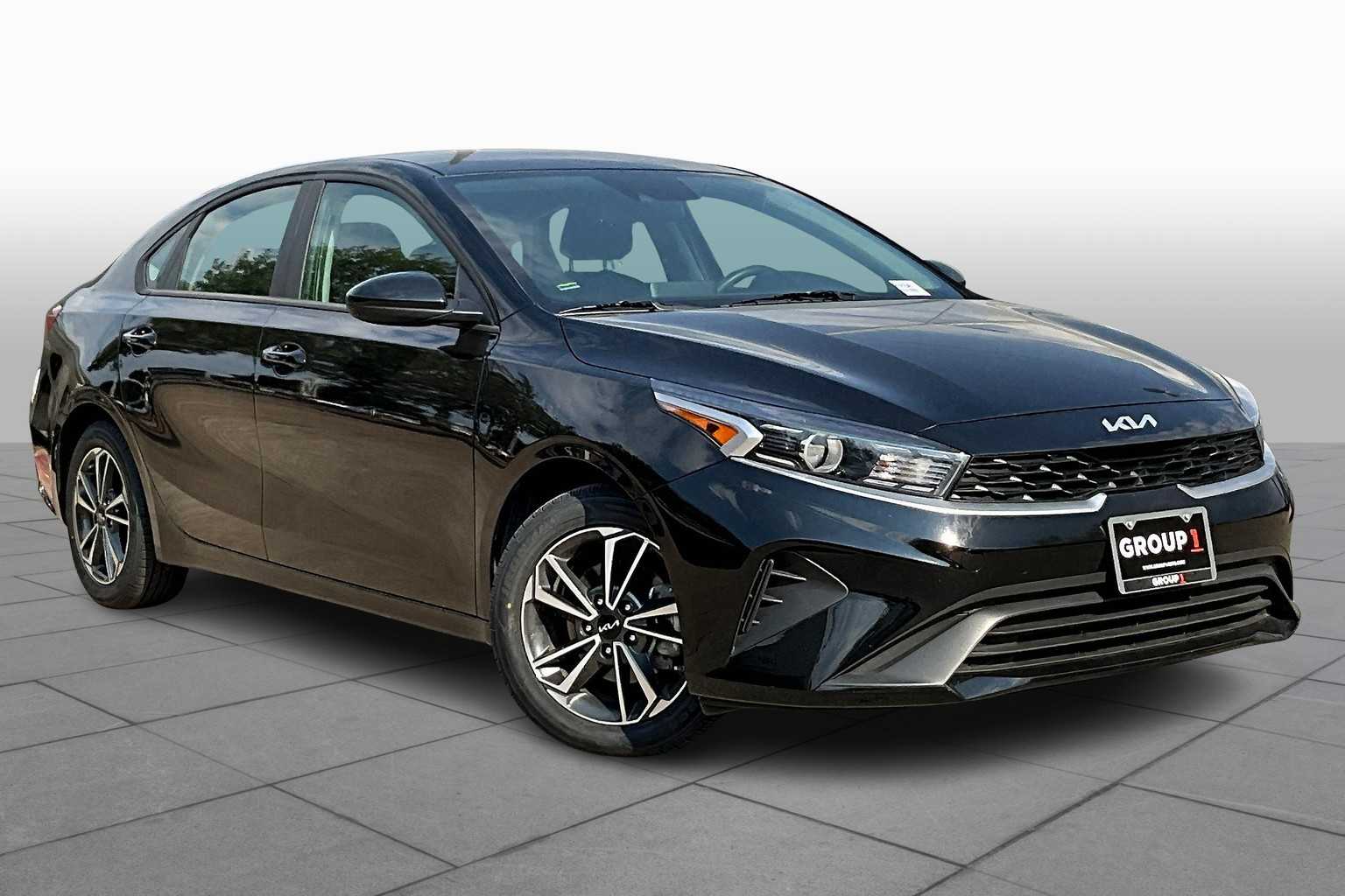 2023 Kia Forte LXS photo 2