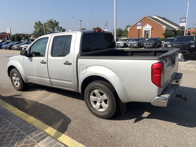 2013 Nissan Frontier SV photo 2
