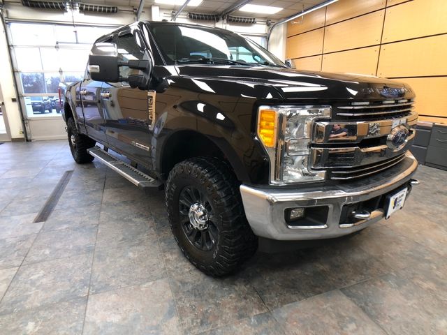 2017 Ford F-350 Super Duty Lariat's photo