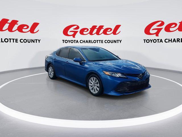 2019 Toyota Camry SE XLE photo 2