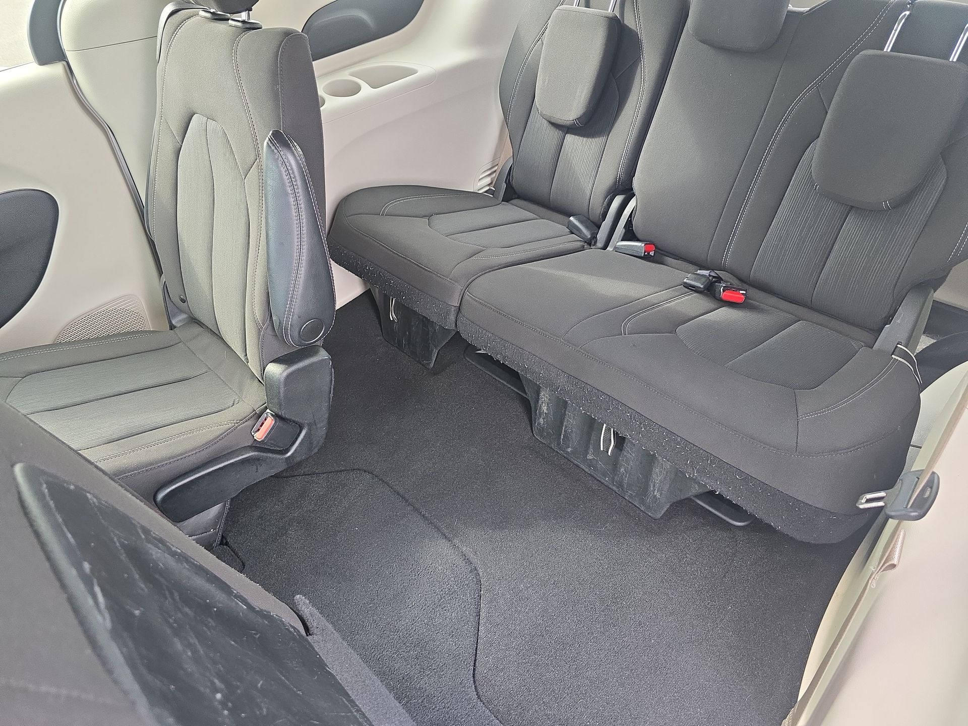 2023 Chrysler Voyager LX photo 47