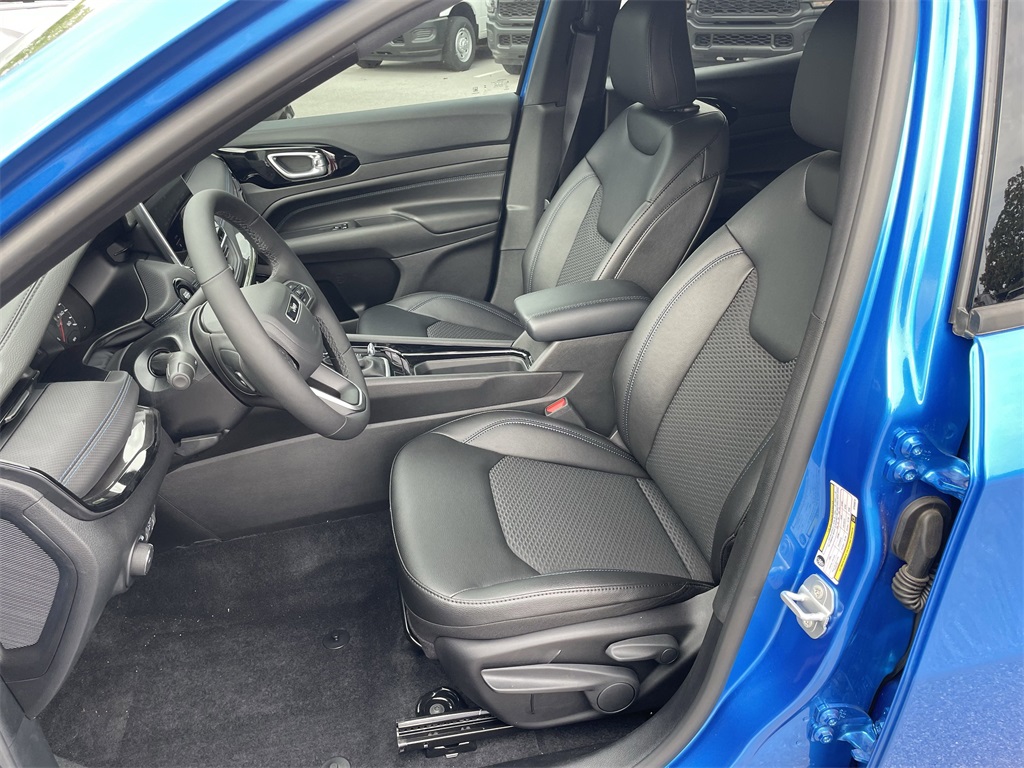 2025 Jeep Compass Latitude photo 11