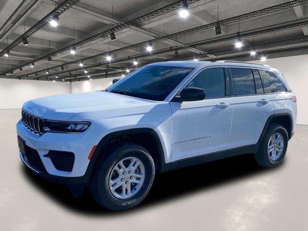 2025 Jeep Grand Cherokee Laredo photo 2