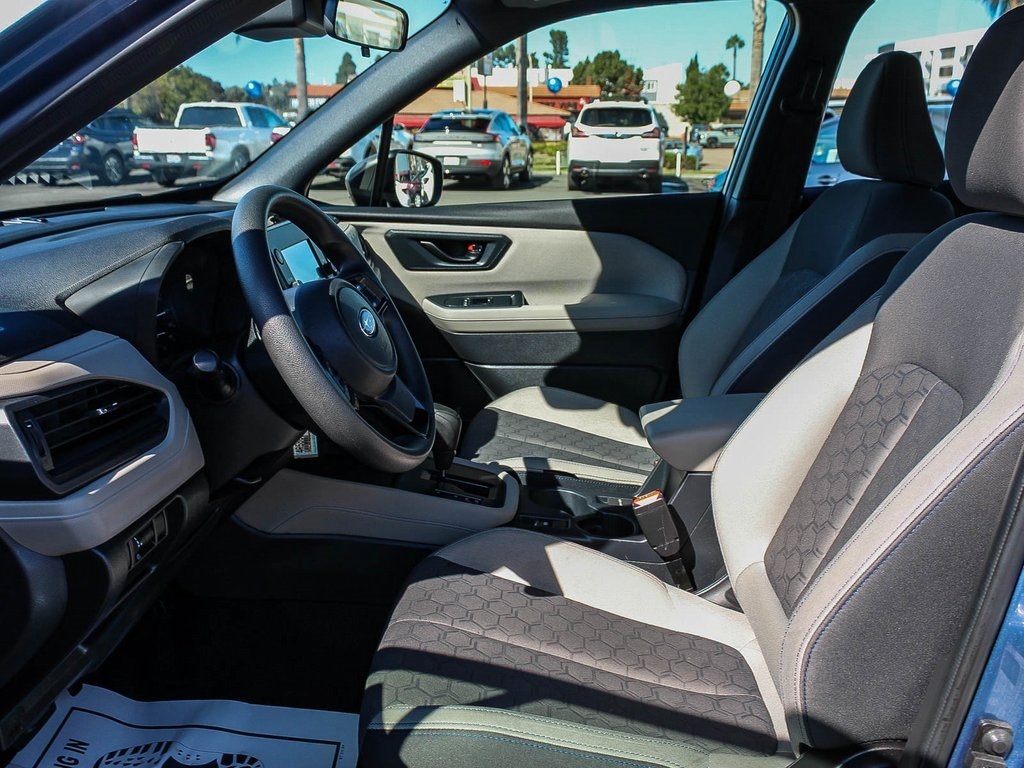 2025 Subaru Forester Base photo 16