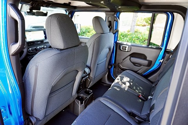 New 2025 Hydro Blue Pearl-Coat Exterior Paint Jeep Sport S image 22