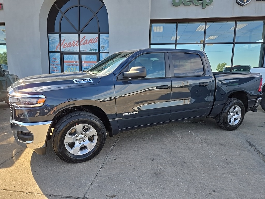 2025 Ram 1500 Tradesman photo 3