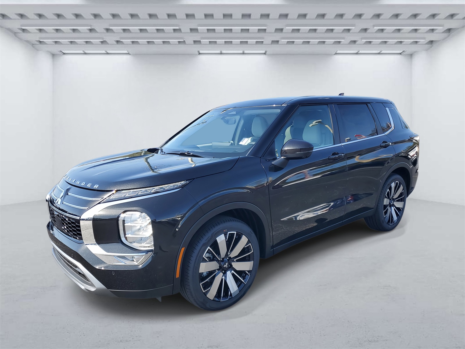 2025 Mitsubishi Outlander SE photo 2