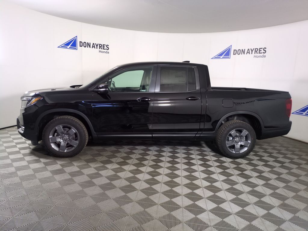 2025 Honda Ridgeline TrailSport photo 2