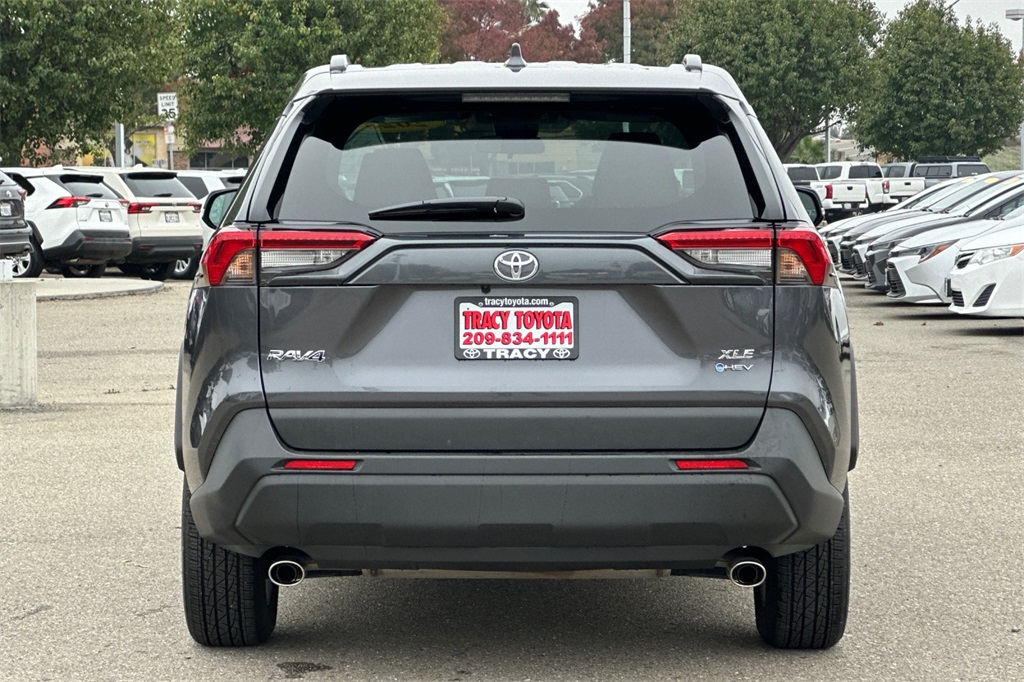 2025 Toyota RAV4 Hybrid XLE photo 3