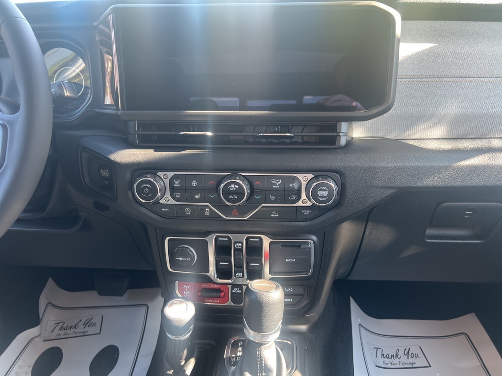 2025 Jeep Gladiator Willys photo 15