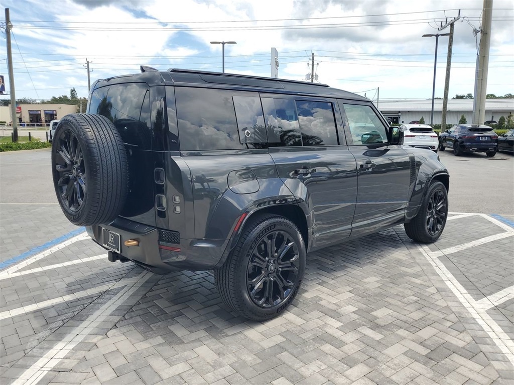 2025 Land Rover Defender 110 V8 photo 4