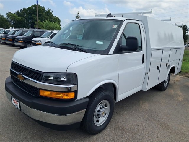 2025 Chevrolet Express Cutaway Base's photo
