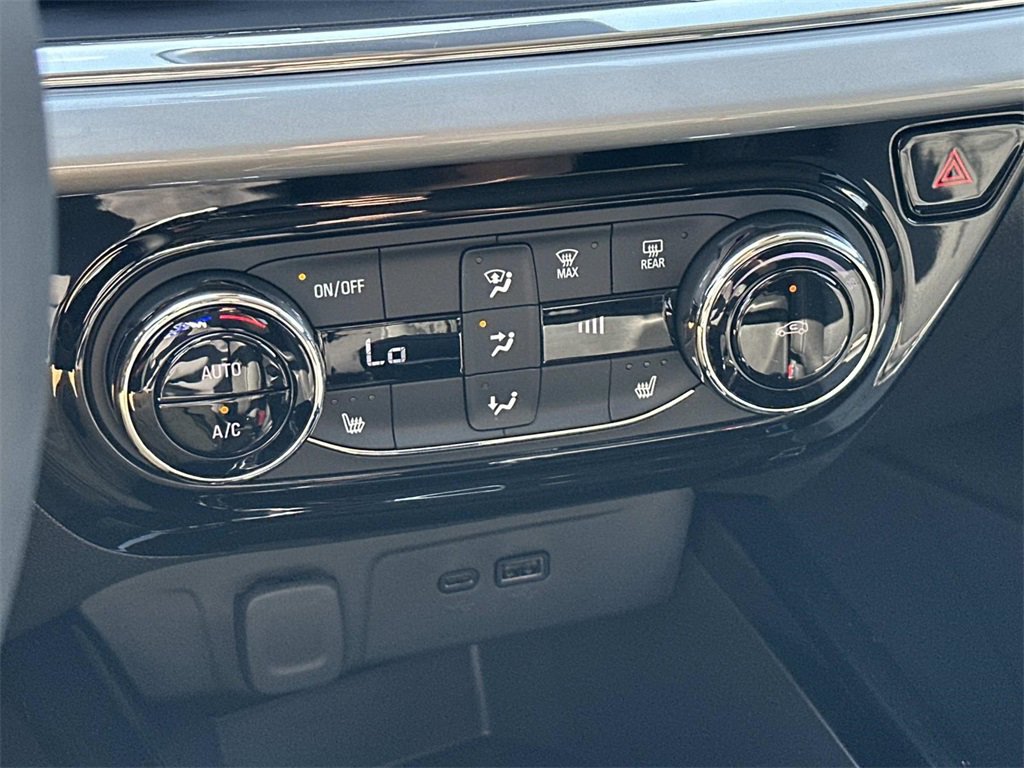 2025 Chevrolet Trax LT photo 21