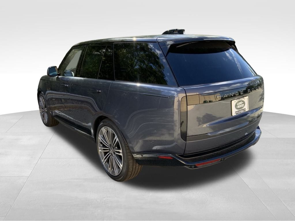 2025 Land Rover Range Rover SE photo 3