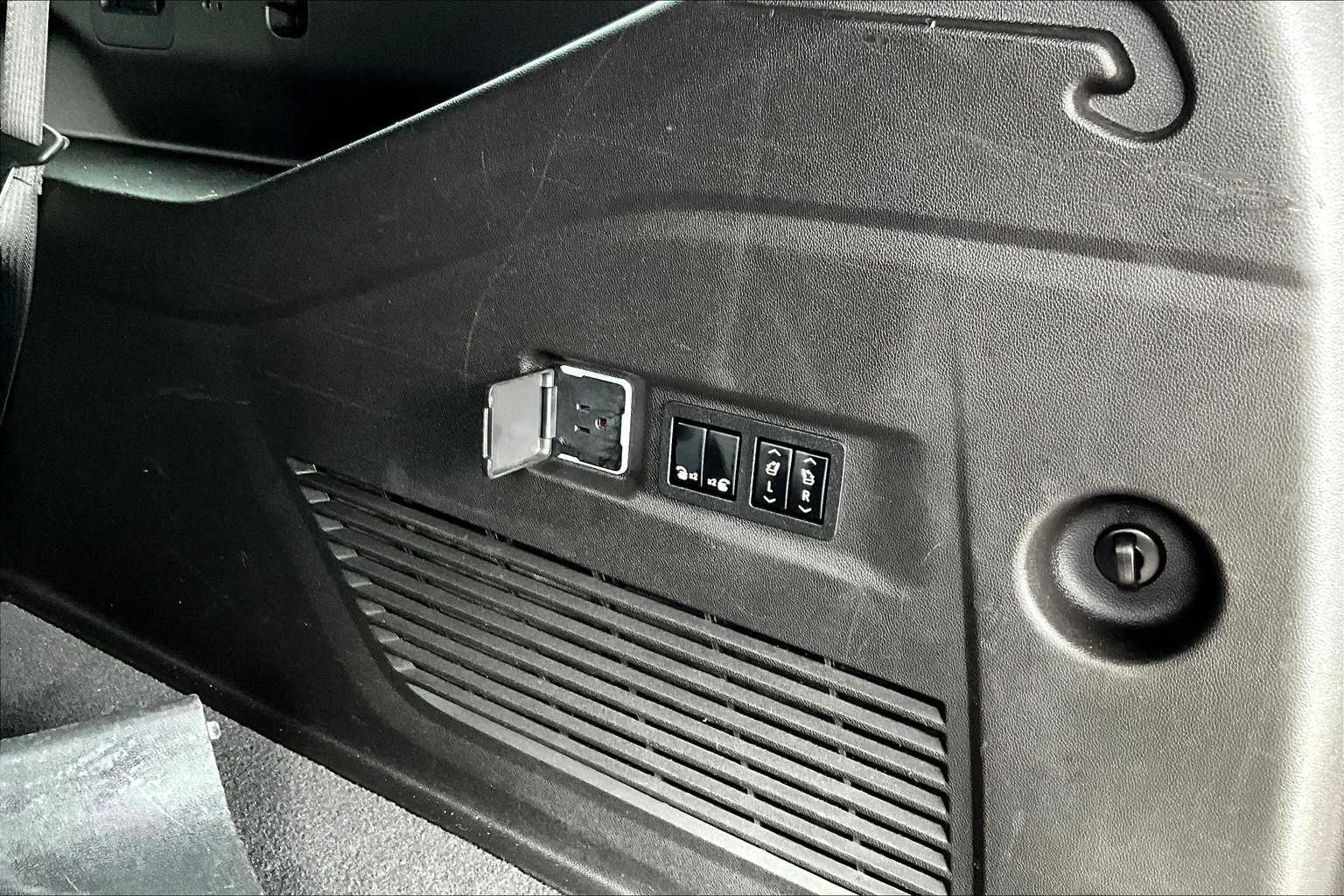 2021 Chevrolet Suburban High Country photo 14