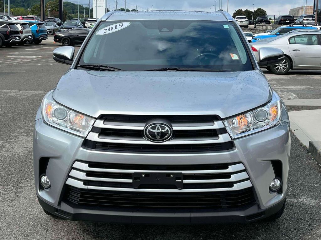2019 Toyota Highlander XLE photo 32