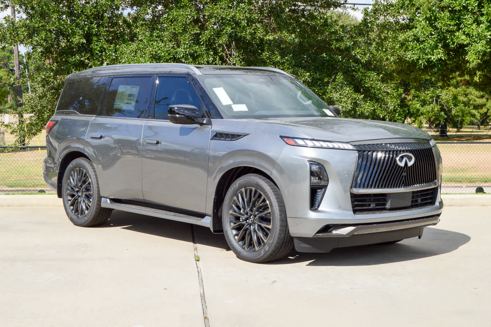 2026 Infiniti QX80 photo 2