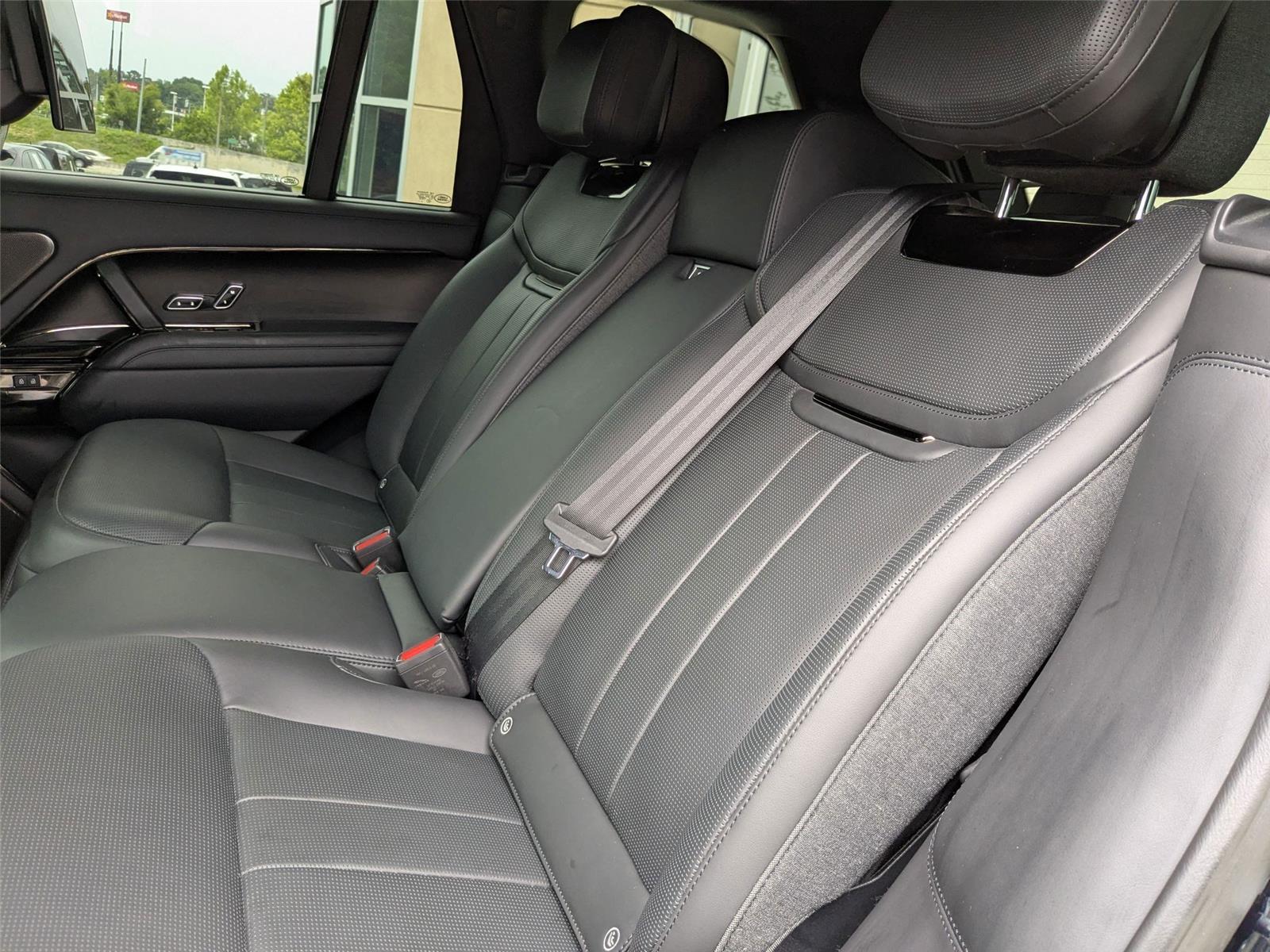 2024 Land Rover Range Rover SV photo 26