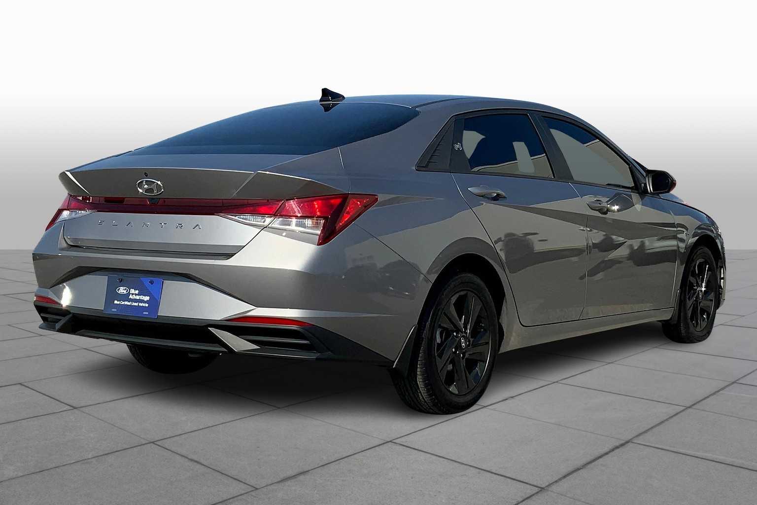 2023 Hyundai Elantra SEL photo 11