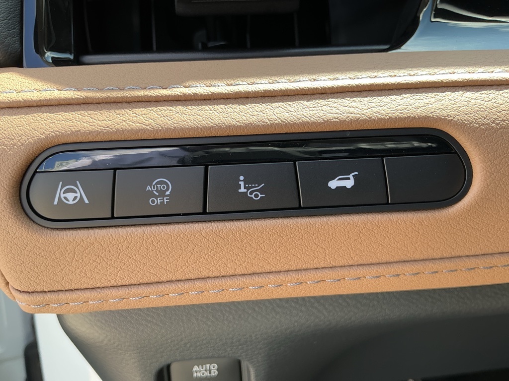 2026 Infiniti QX80 Luxe photo 14
