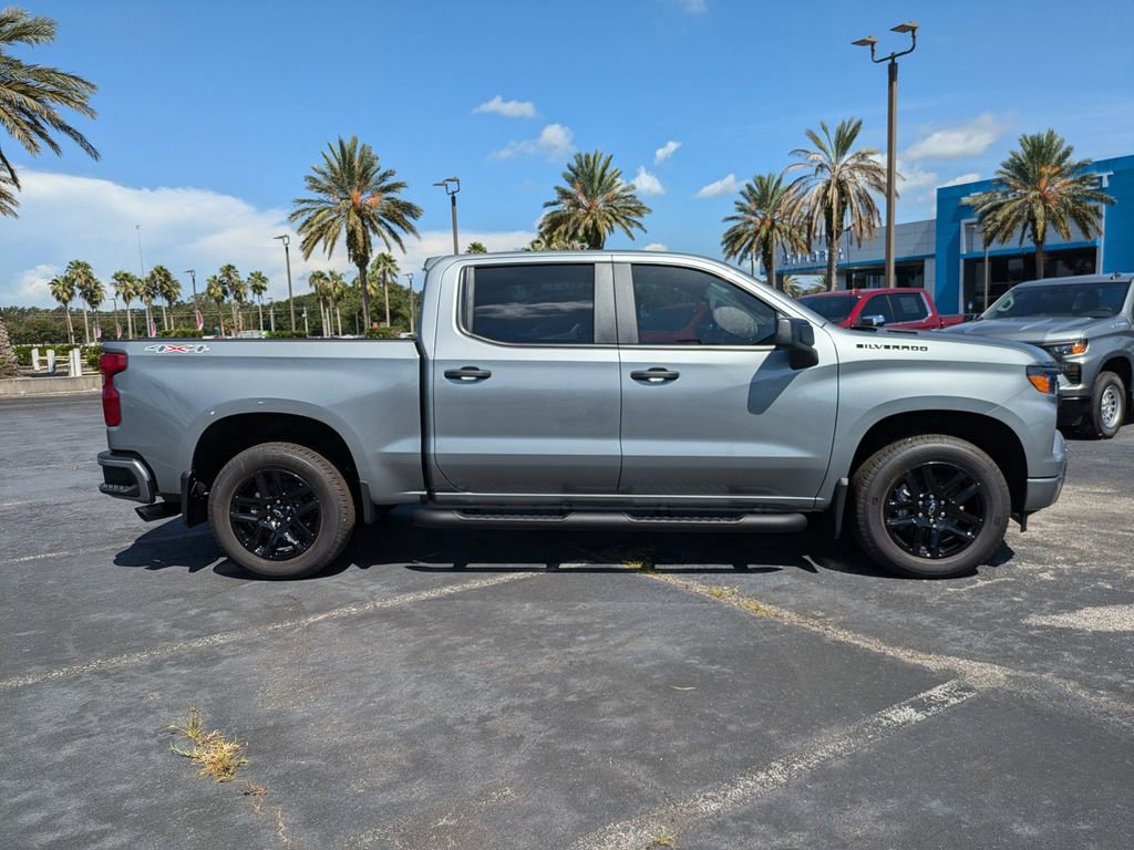 2025 Chevrolet Silverado 1500 Custom photo 3