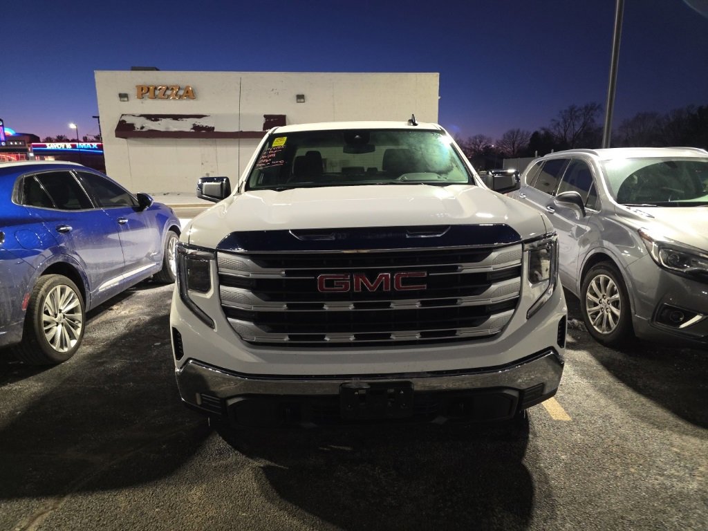 2025 GMC Sierra 1500 SLE's photo