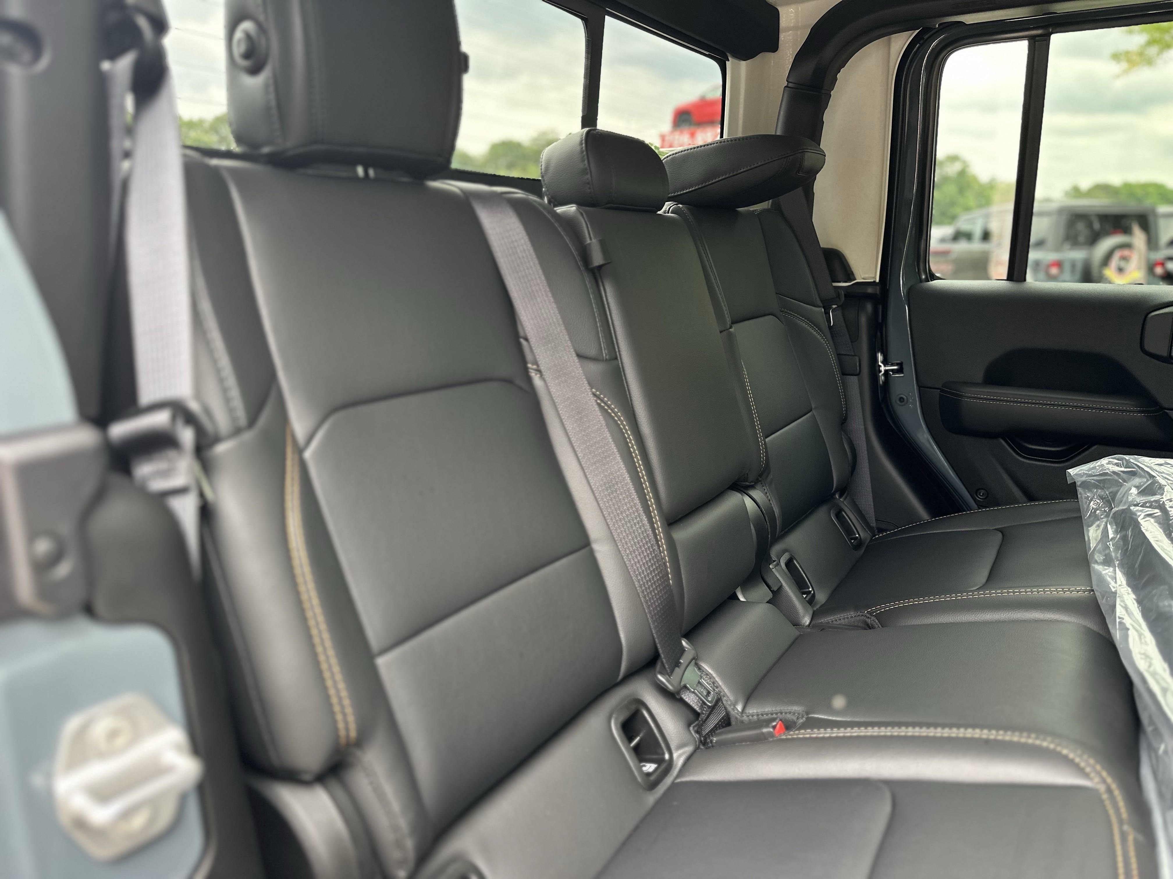 2025 Jeep Gladiator Sport photo 6